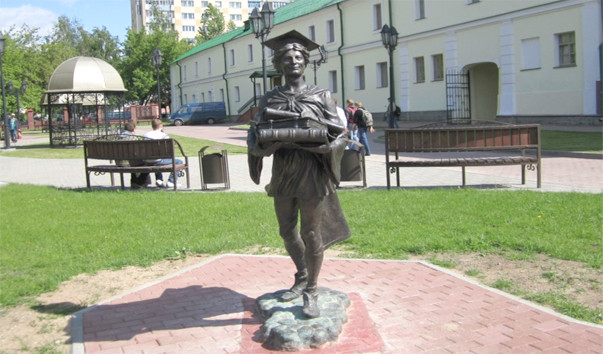 146435 603x354 2 - Памятник студенту в Полоцке