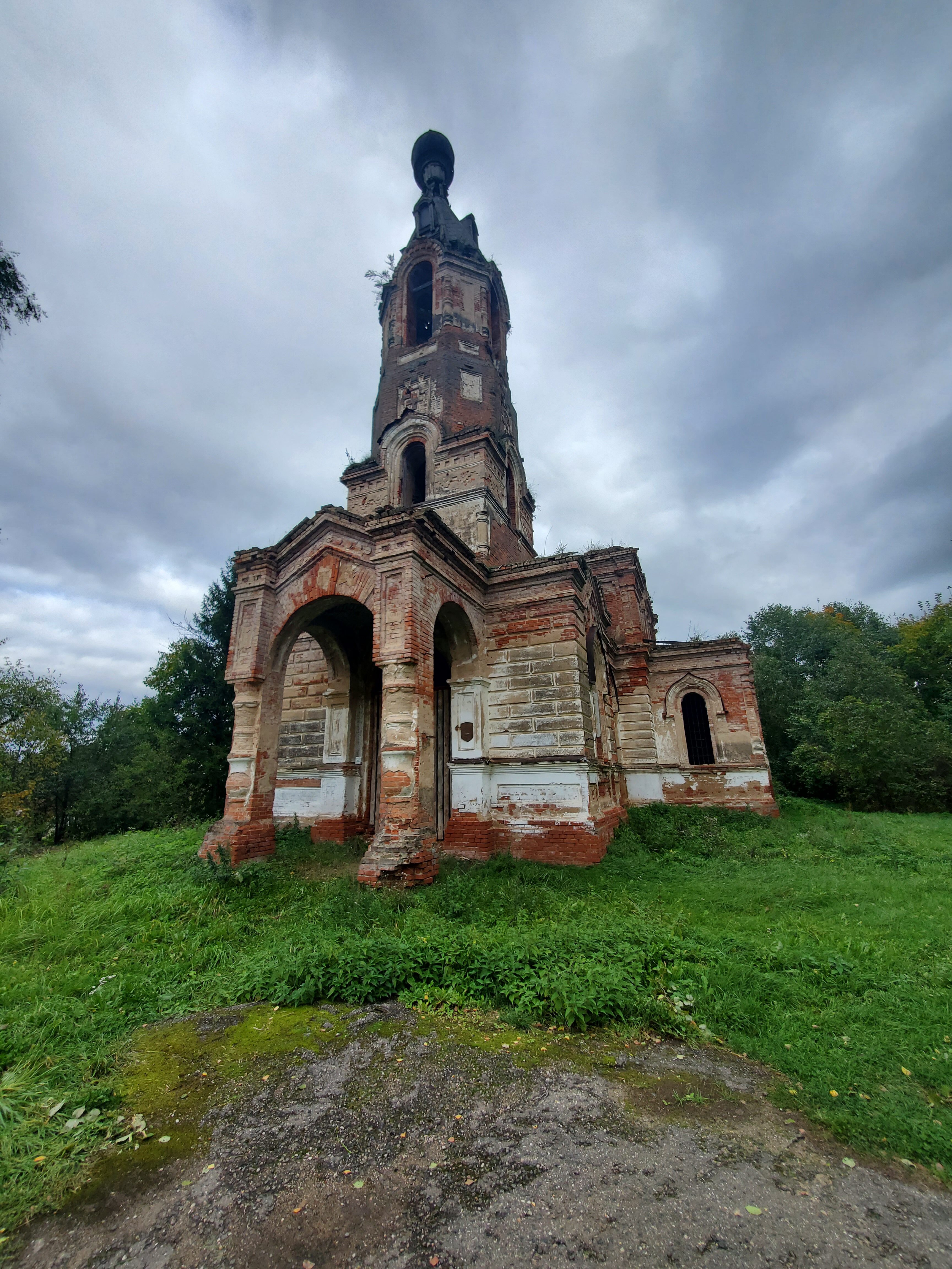 20210926 131207 rotated - Руины храма Святителя Николая Чудотворца в Слободке