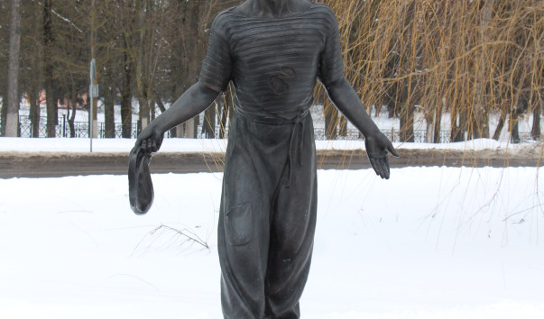 211492 603x354 2 - Памятник Петру Алейникову в Шклове