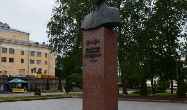 213019 603x354 2 - Памятник П. М. Машерову в Витебске