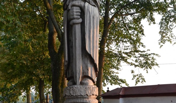 76878 603x354 2 - Памятник Витовту в деревне Пелеса