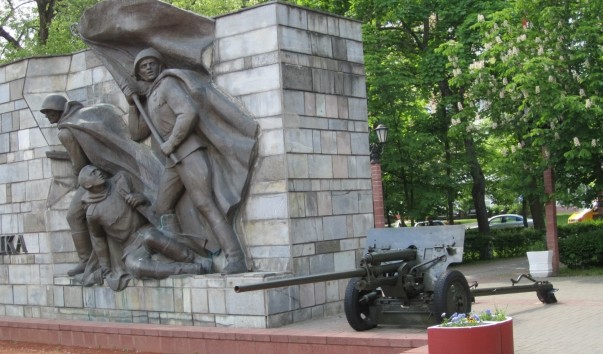 85668 603x354 2 - Памятник Советским воинам-освободителям Полоцка